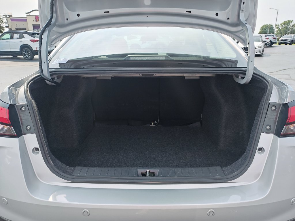 Used 2025 Silver Nissan 1.6 SV image 9
