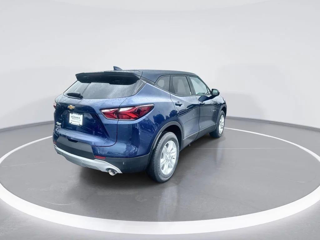 Used 2022 Blue Chevrolet LT image 8