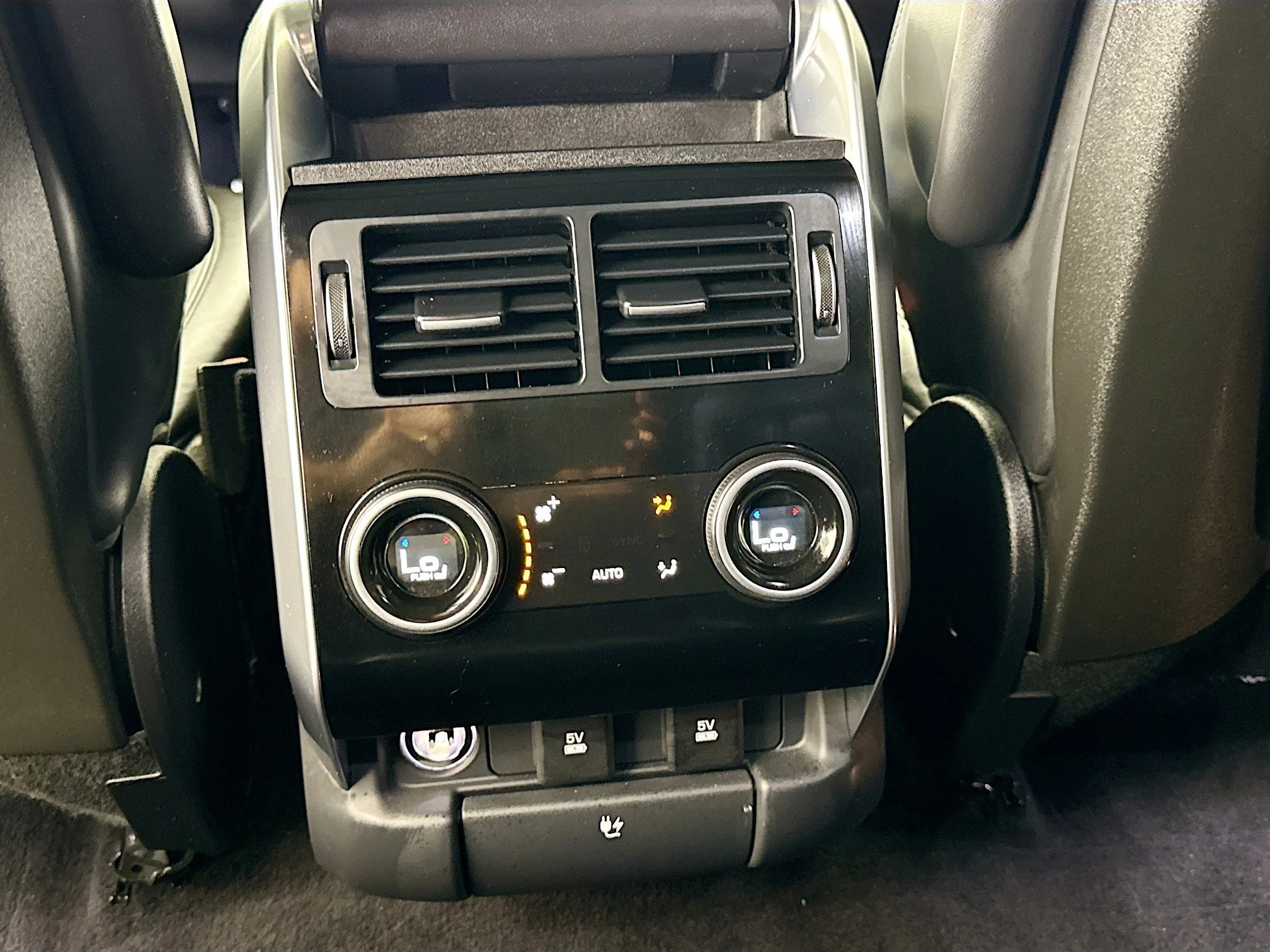 Used 2020  Land Rover HSE Dynamic image 27