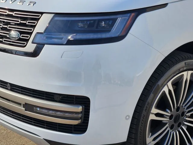 New 2026 Fuji White Land Rover SE image 5