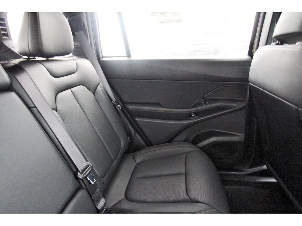 New 2026 Diamond Black Crystal Pearl-Coat Exterior Paint Jeep Limited image 11