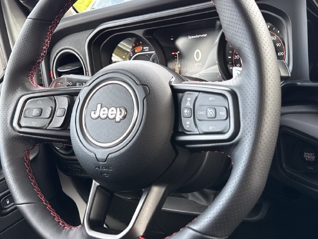 New 2026 Bright White Clear-Coat Exterior Paint Jeep Moab 392 image 15