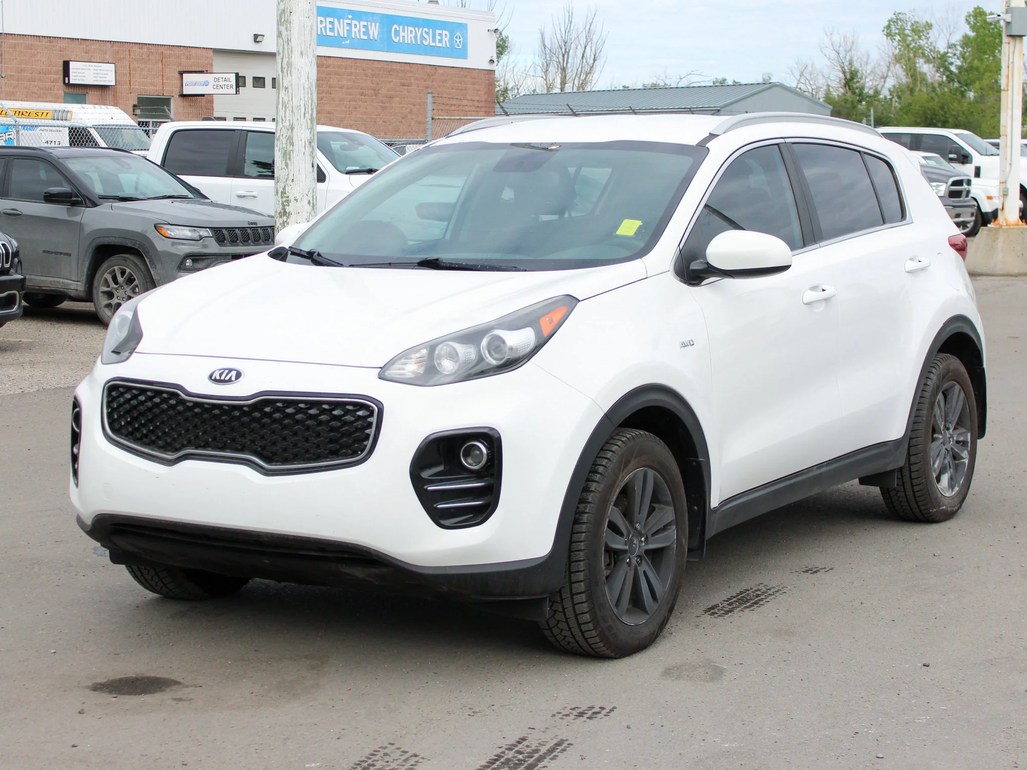 Used 2017 White Kia LX * AWD | Mechanic