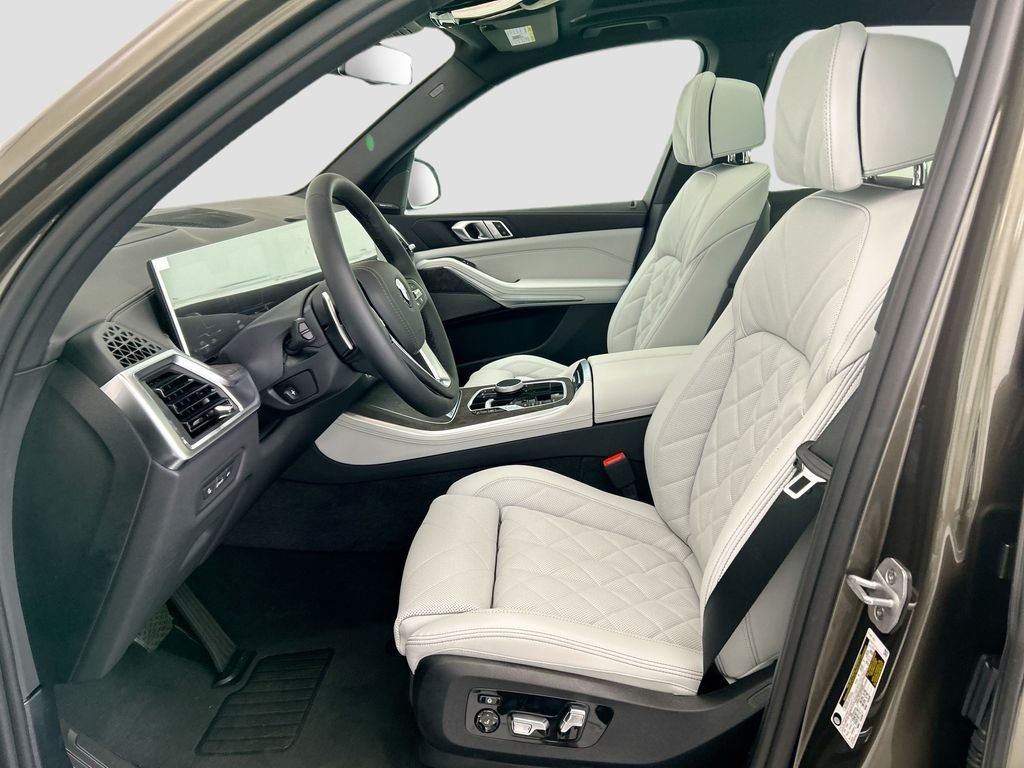 New 2026 Green Metallic BMW sDrive40i image 18