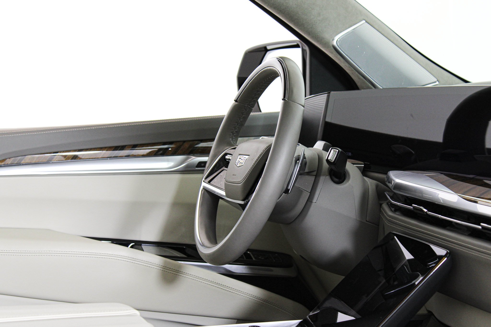 Used 2025 Crystal White Tricoat Cadillac Sport Platinum image 24