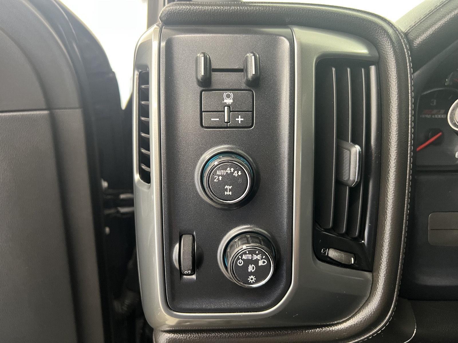 2018 Chevrolet Silverado 1500 LTZ - Photo 18