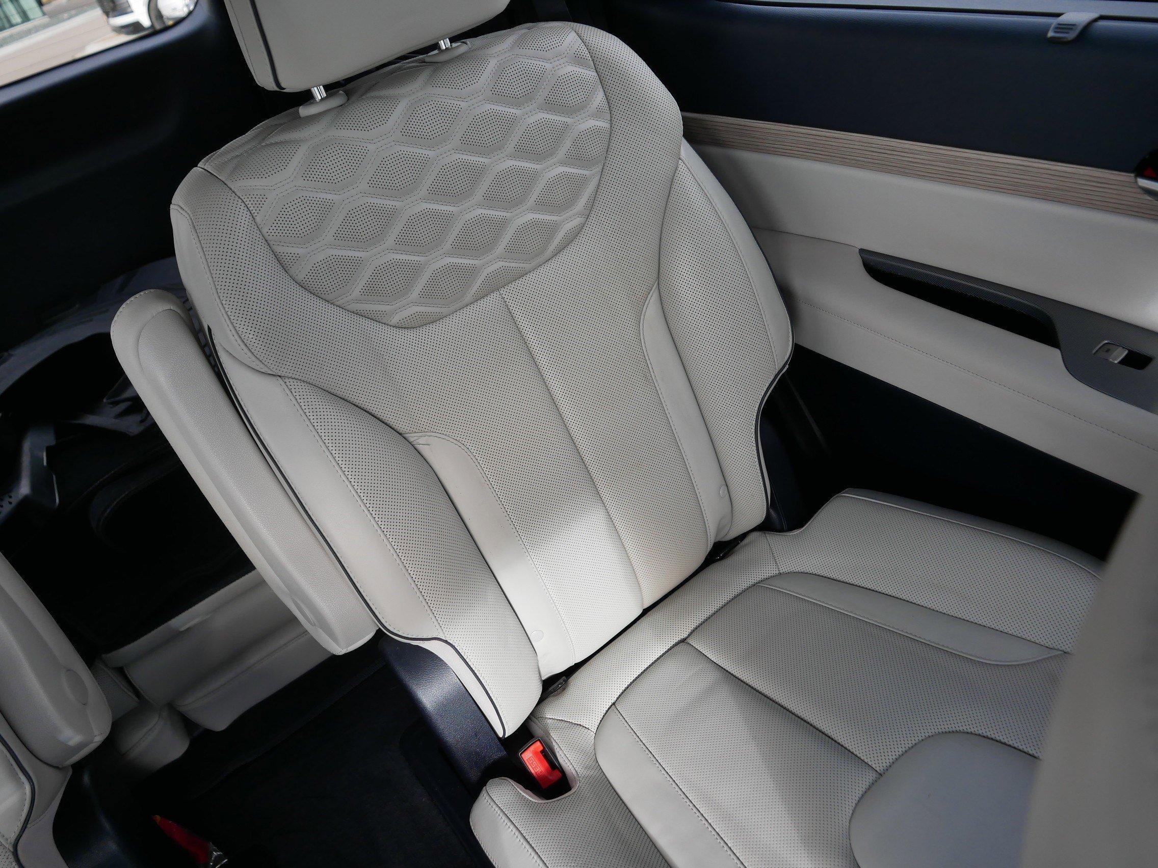 Certified Used 2021 Hyper White Hyundai Limited image 14