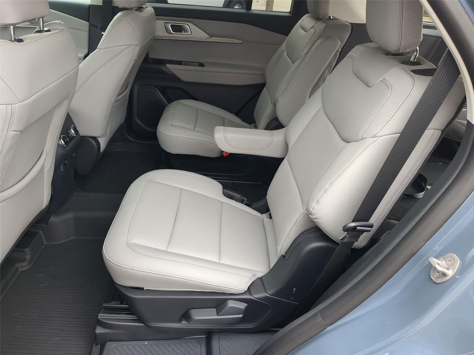 New 2026 Vapor Blue Metallic FORD Active image 30