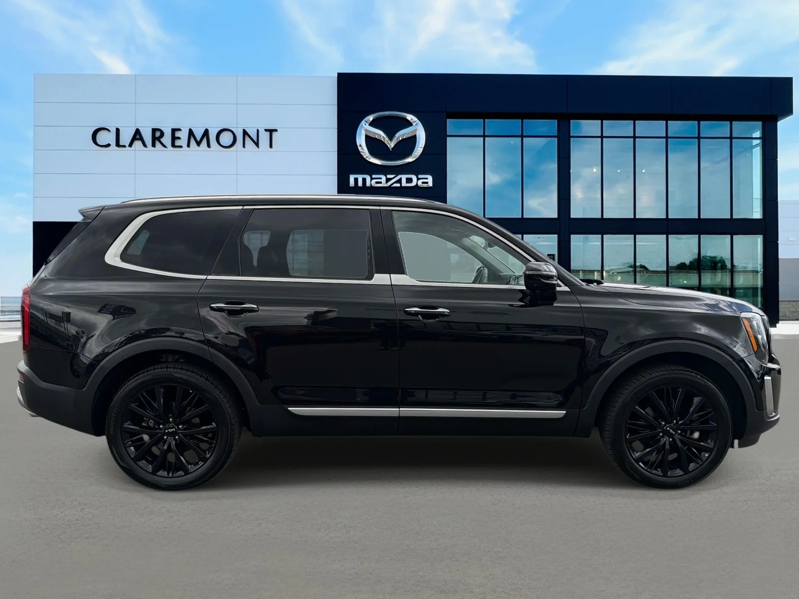 Used 2022 Black Copper Kia SX FWD image 4