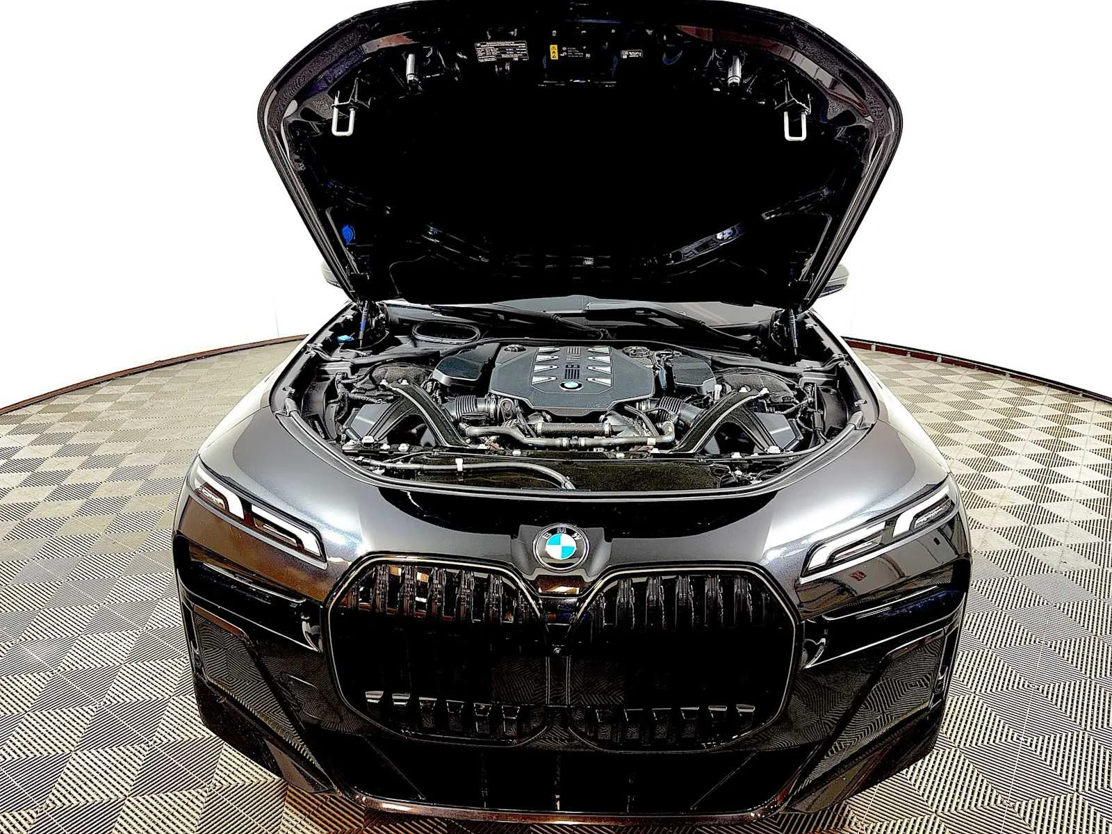 Certified Used 2025 Black Sapphire Metallic BMW 760i xDrive image 31