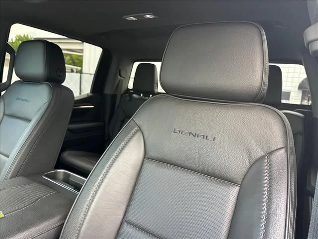 Used 2024 White GMC Denali image 27