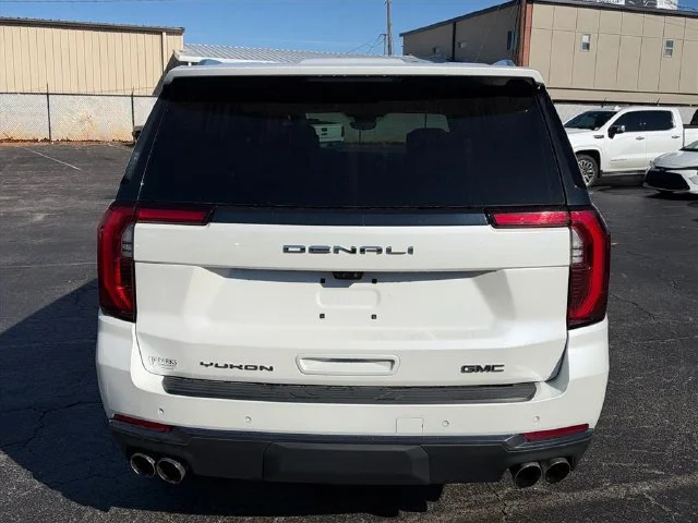 Used 2025 White Frost Tricoat GMC Denali Ultimate image 10