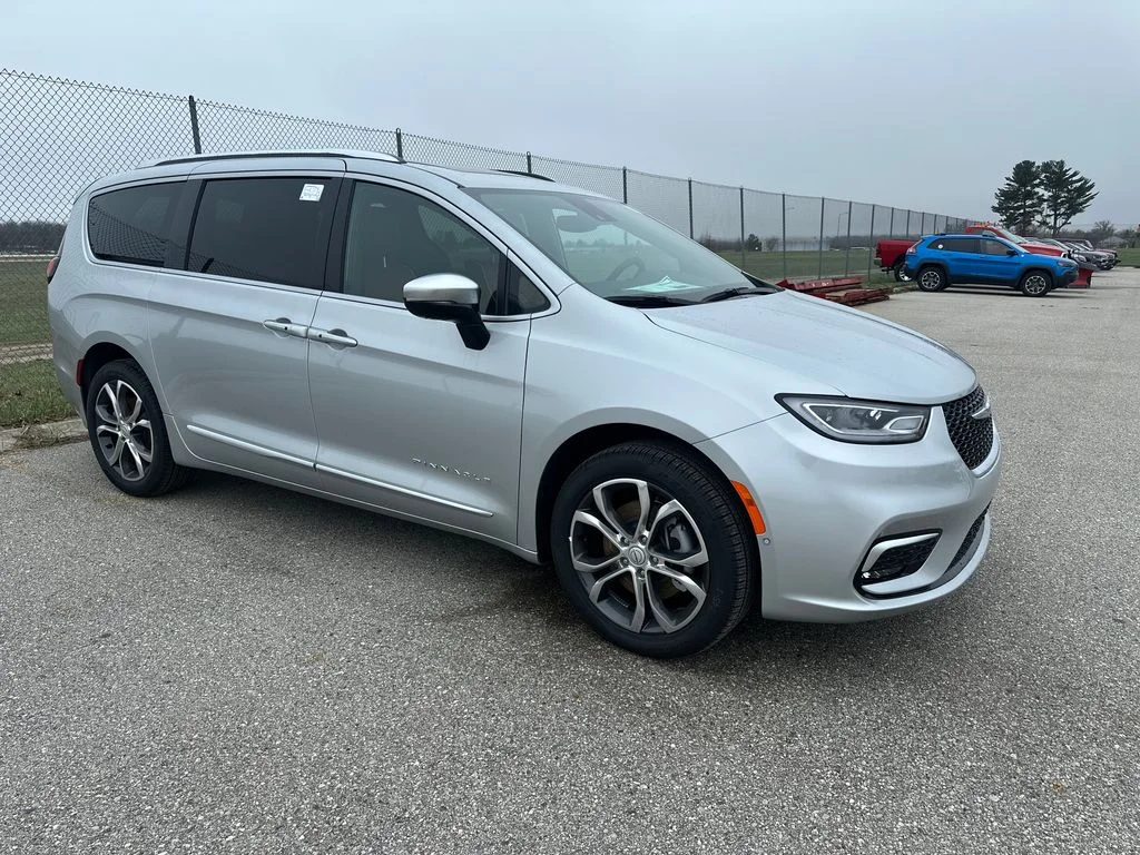 2026 Chrysler Pacifica Pinnacle - Photo 7