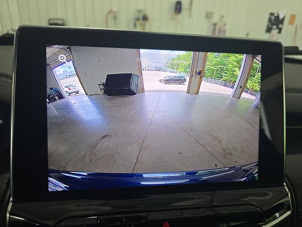 New 2026 Fathom Blue Pearl-Coat Exterior Paint Jeep Latitude image 21