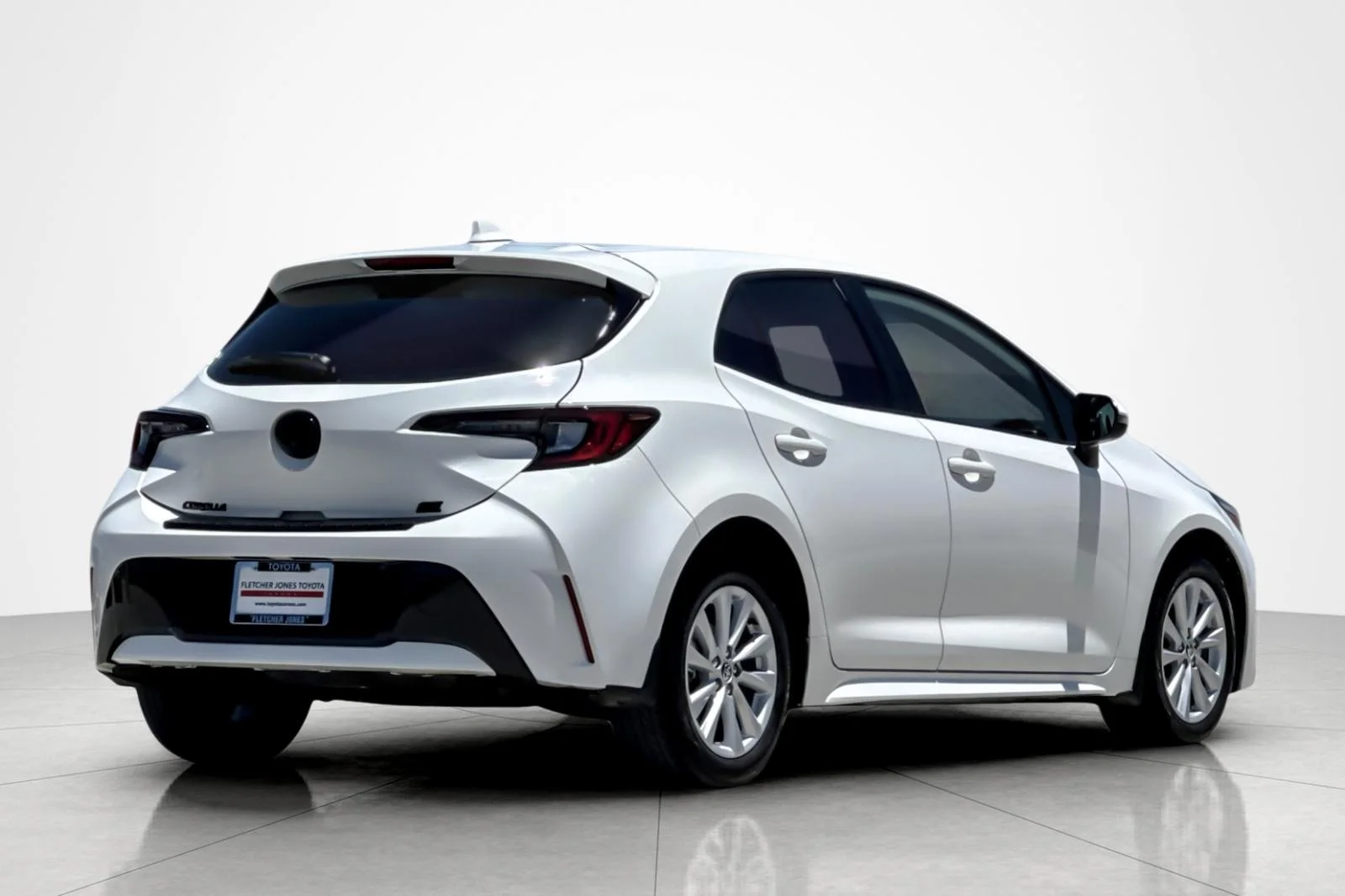 Certified Used 2025 Ice Cap Toyota SE image 5