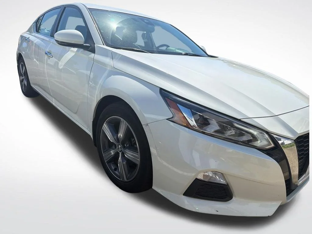 Used 2021 White Nissan 2.5 SV image 5