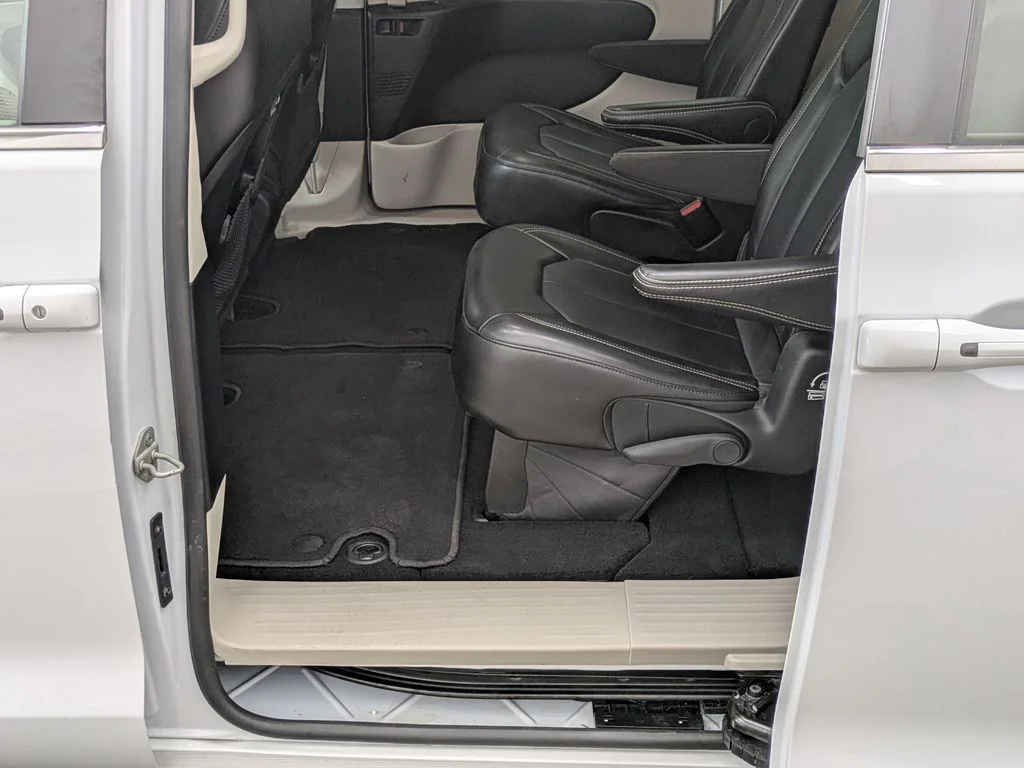 Used 2024 White Chrysler Touring L image 29