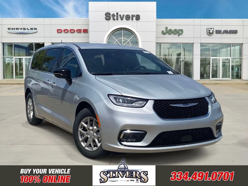 2026 Chrysler Pacifica Select's photo