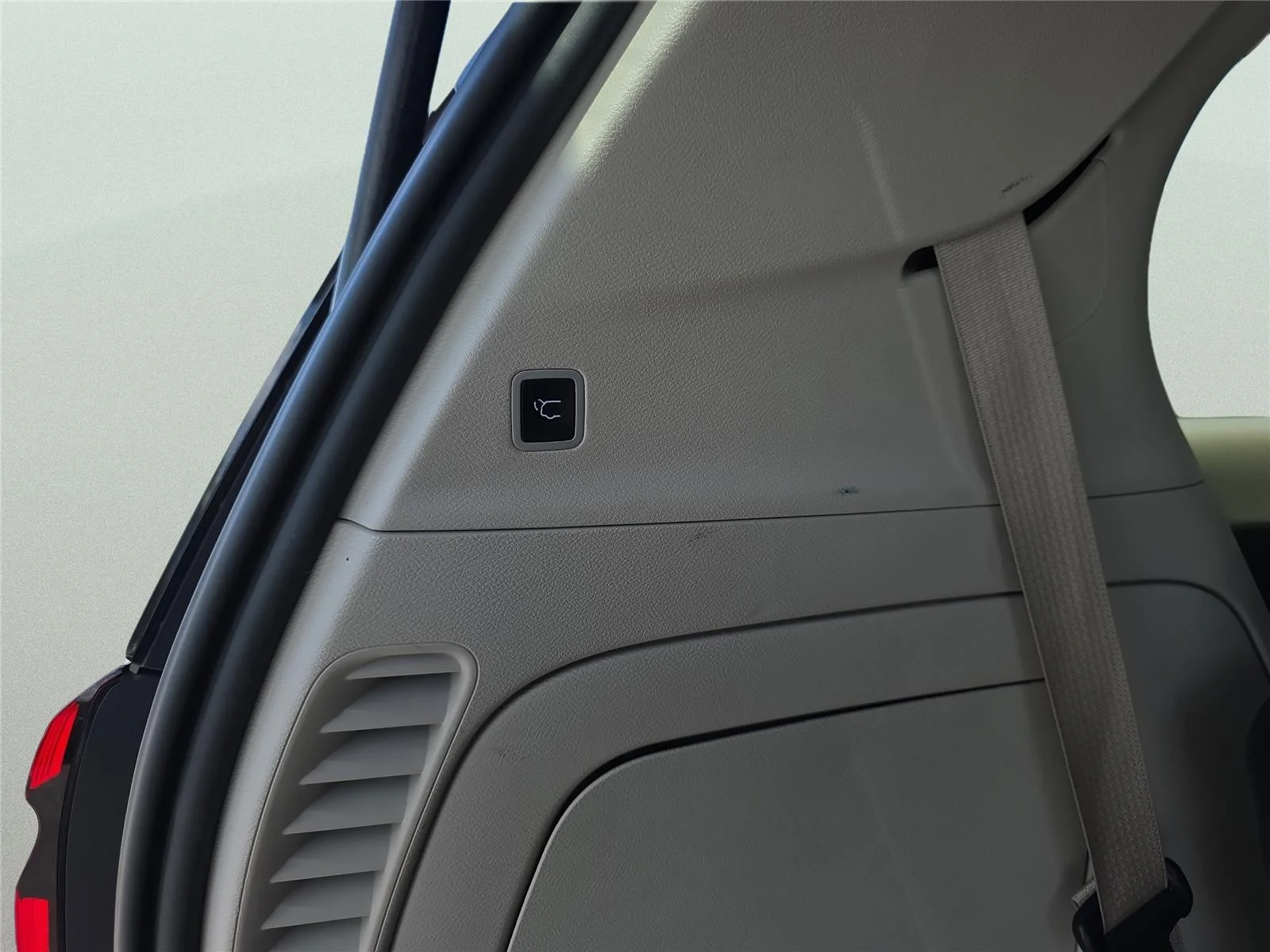 Used 2024 Black Chrysler Hybrid Select image 15