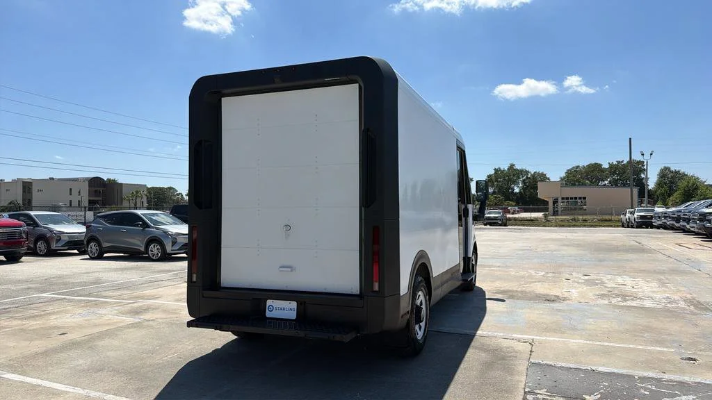 Used 2024 Oyster White BrightDrop EJY image 8