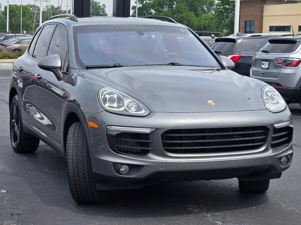 Used 2017  Porsche S image 4