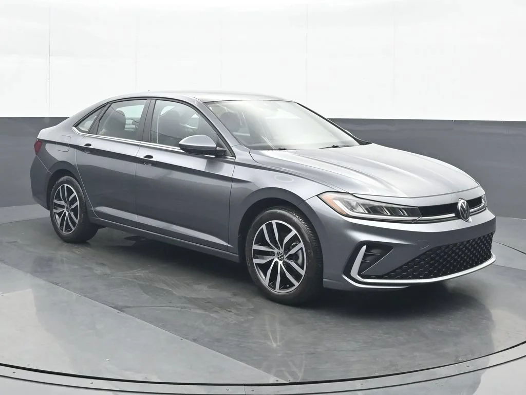 Used 2025 Gray Volkswagen 1.5T SE image 9