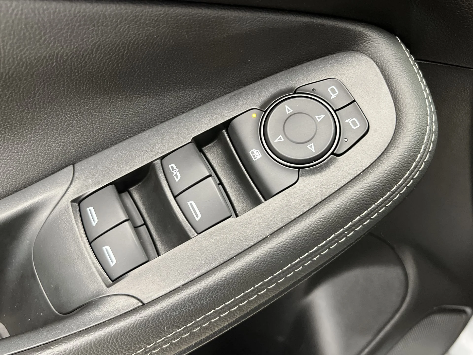 Used 2025 Gray Buick Preferred image 22