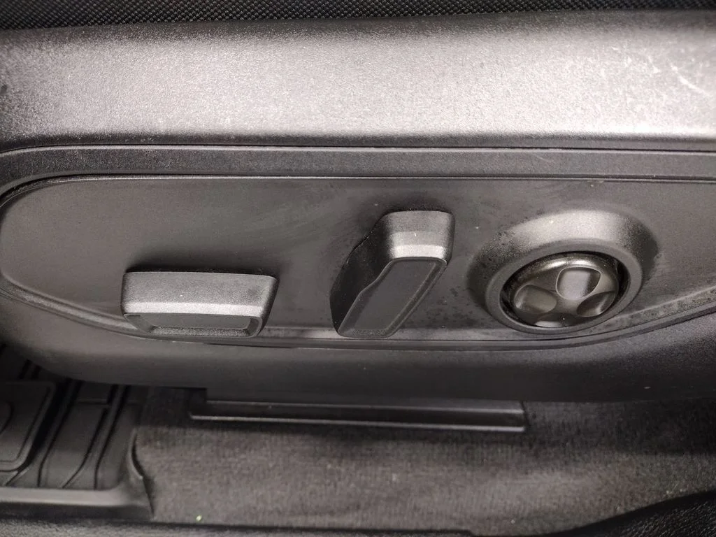 Used 2021 Silver Jeep Limited image 25