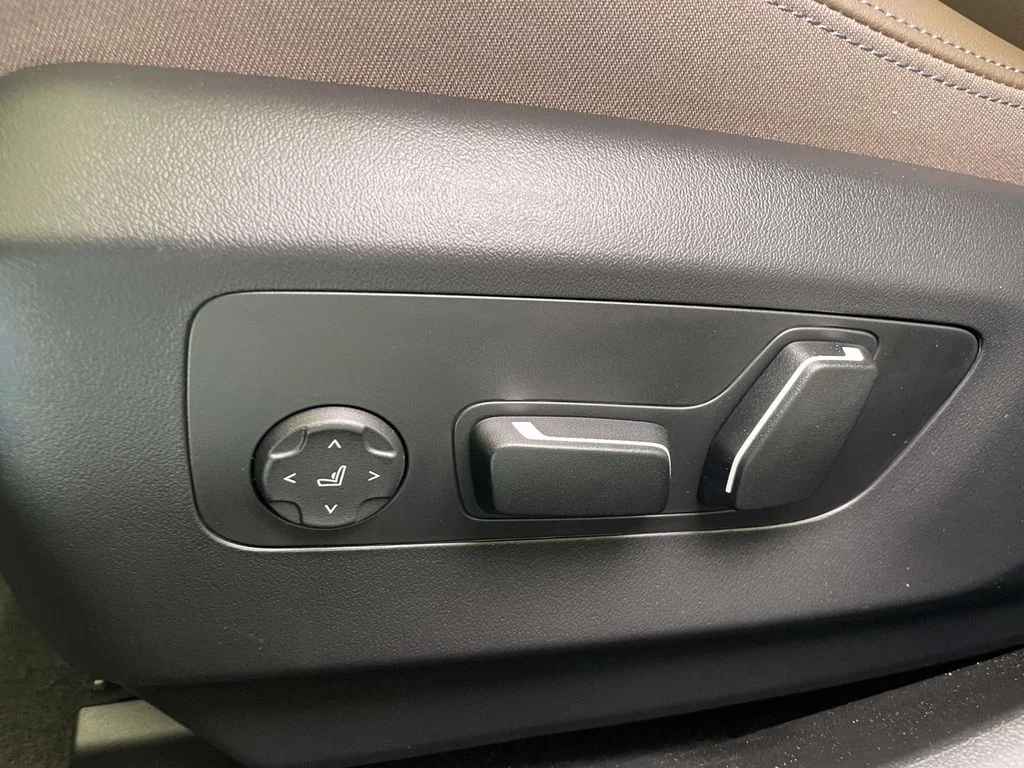 2026 BMW 5 Series 550e - Photo 14