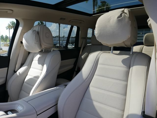 New 2026 MANUFAKTUR Moonlight White Metallic Mercedes-Benz GLS 450 image 42