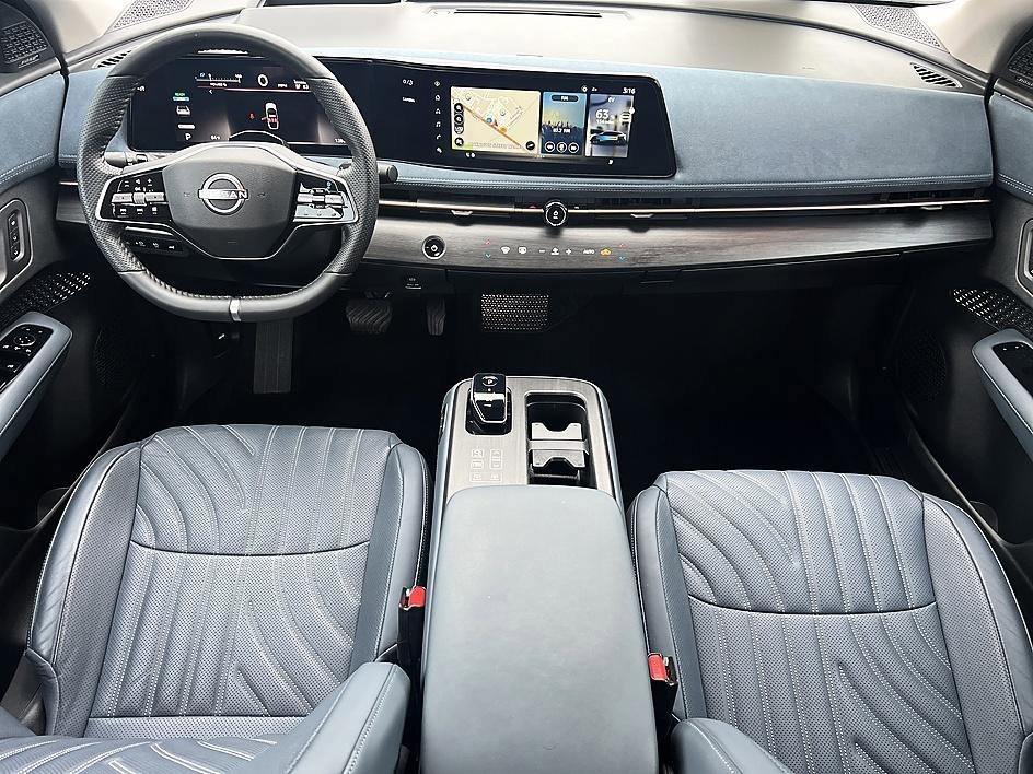 Used 2024 Boulder Gray Pearl/Black Diamond Pearl Nissan PLATINUM+ image 18