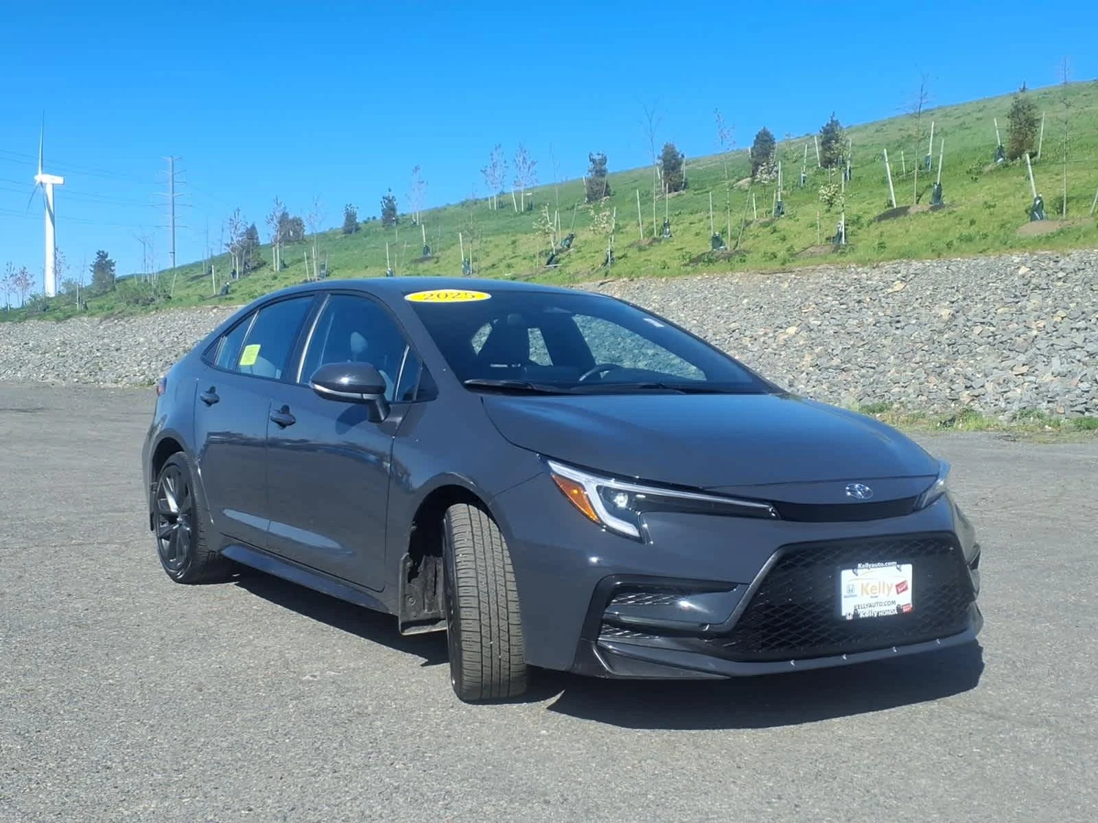 Used 2025 Underground Toyota SE image 3