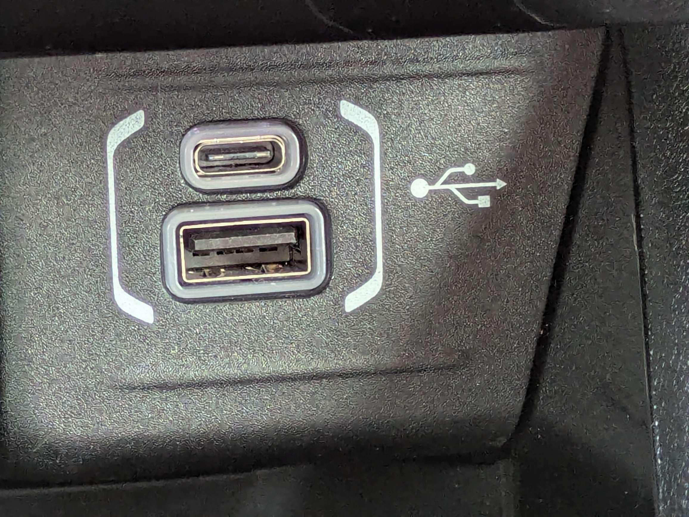 Used 2025 Red Hot Pearlcoat Jeep Latitude image 26