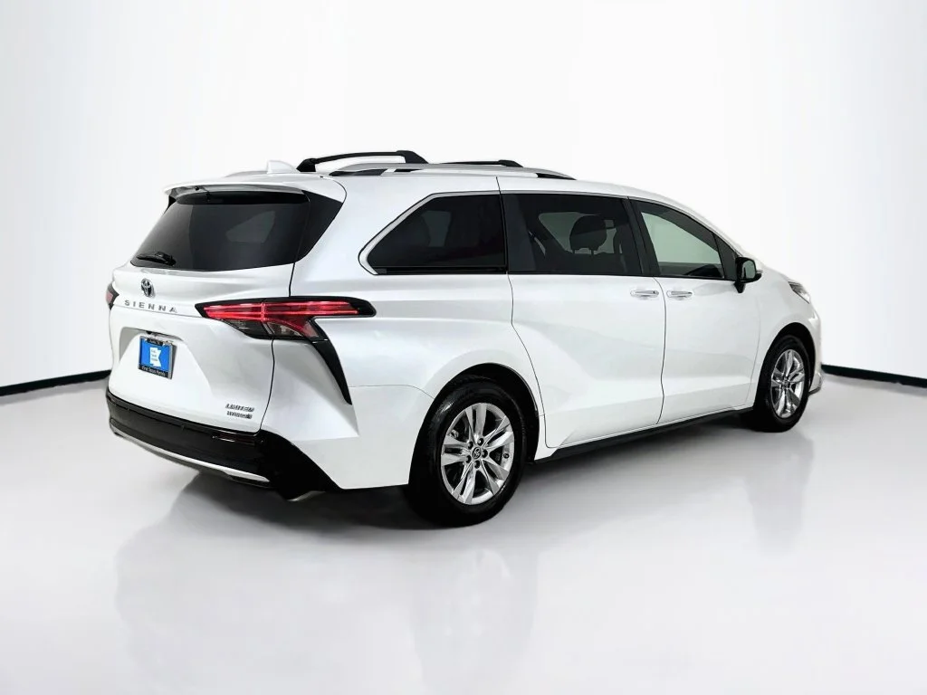 Used 2022 Wind Chill Pearl Toyota Limited image 7