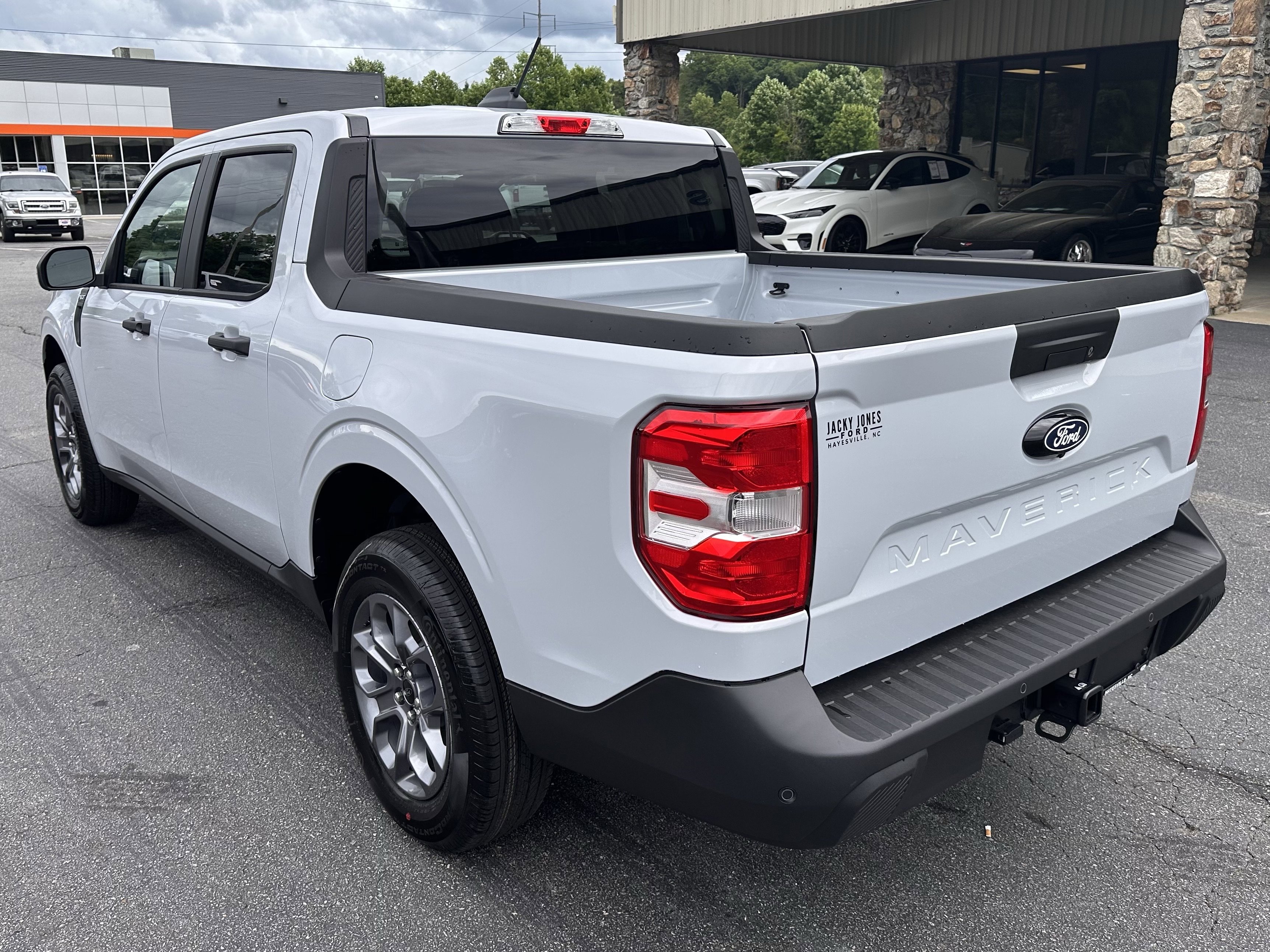 New 2026 Space White Metallic Ford XLT image 8