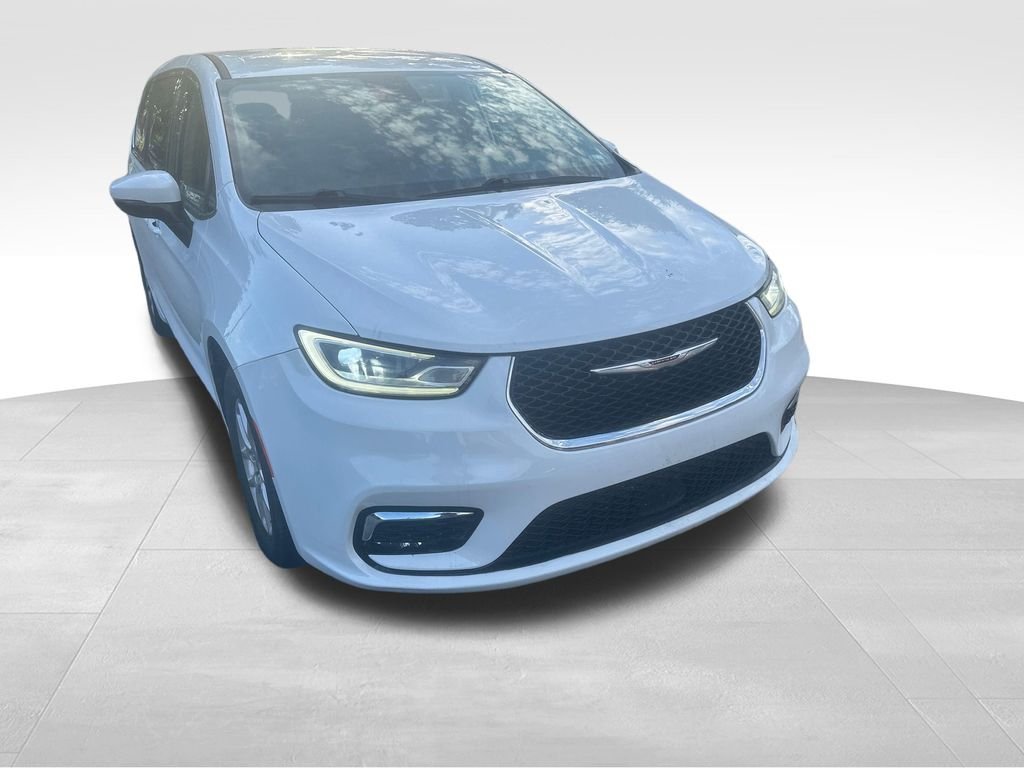 Used 2023 White Chrysler Touring L image 31