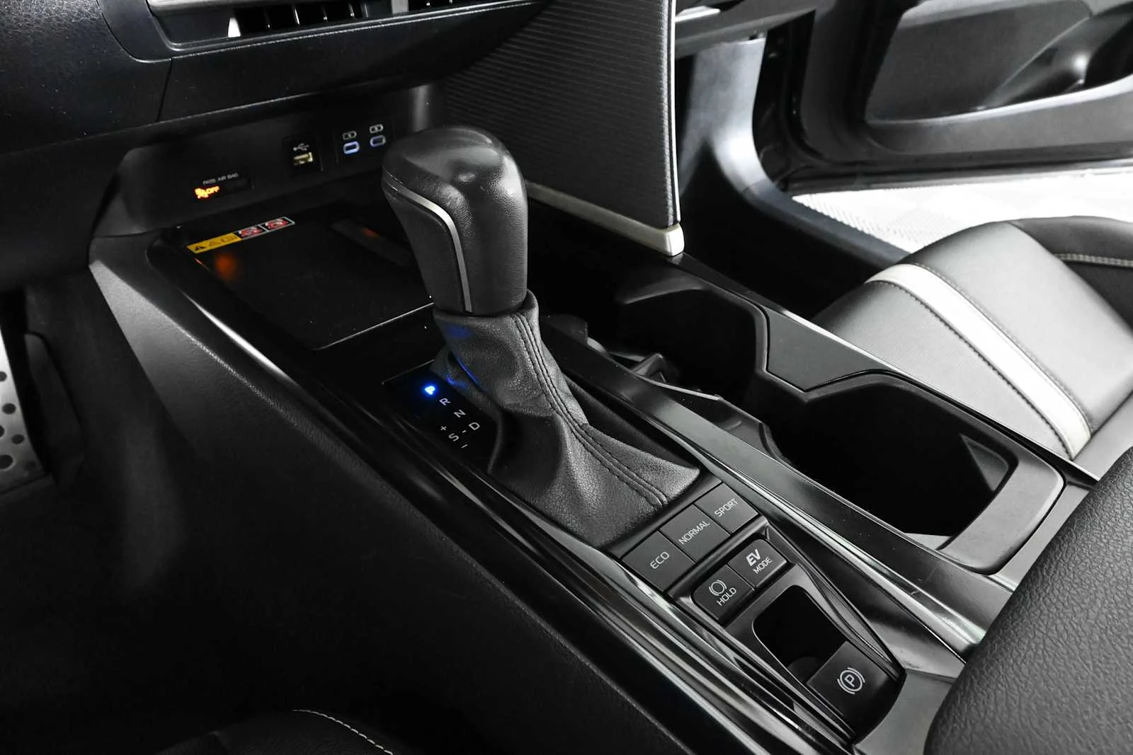 Used 2025 Midnight Black Metallic Toyota SE image 29