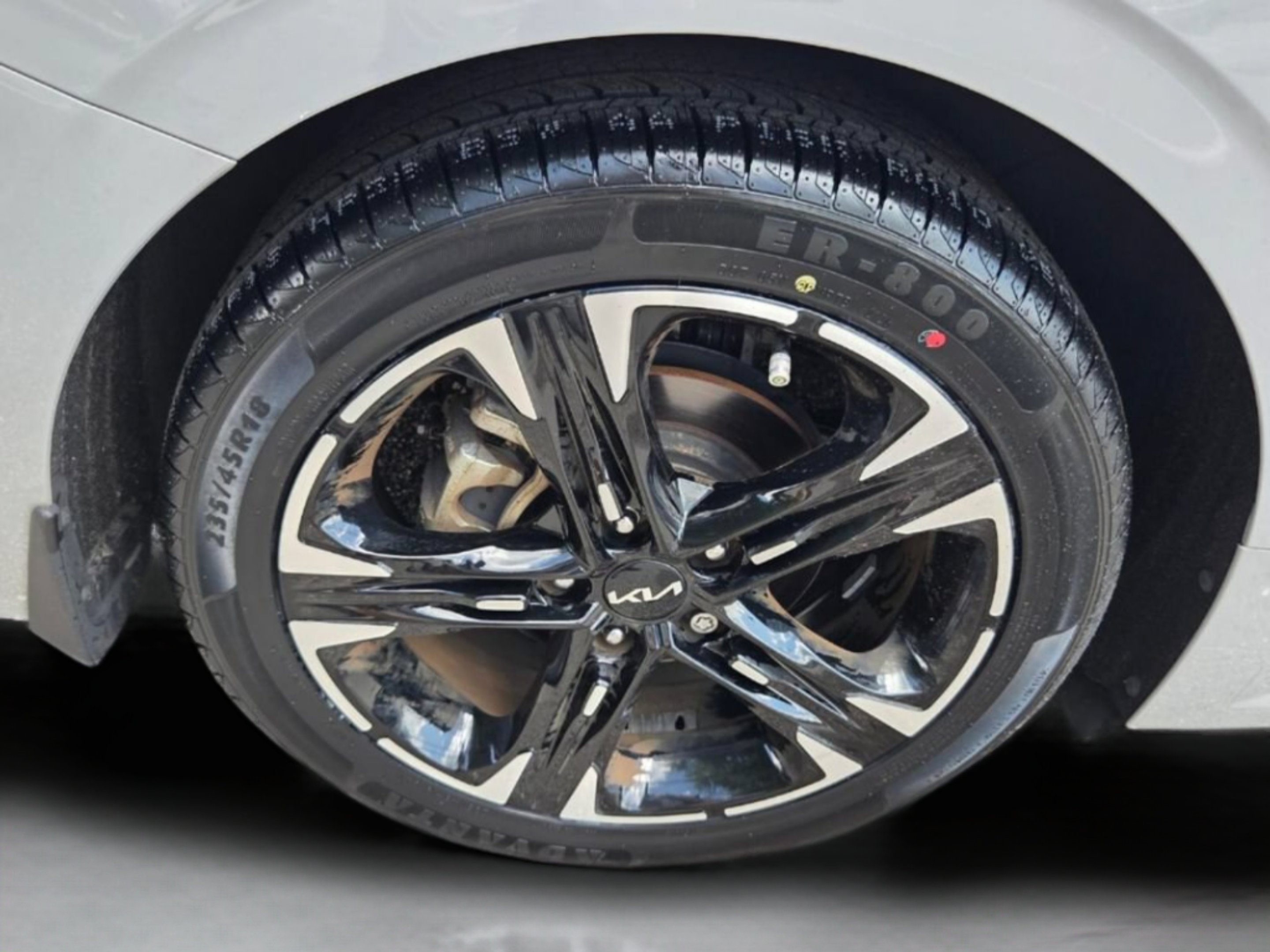Used 2023 Wolf Gray Kia GT-Line image 18