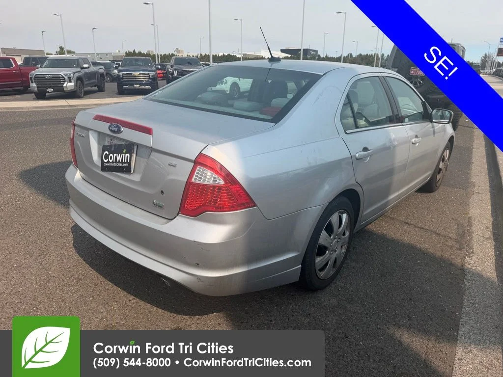 Used 2010 Brilliant Silver Metallic Ford SE image 6