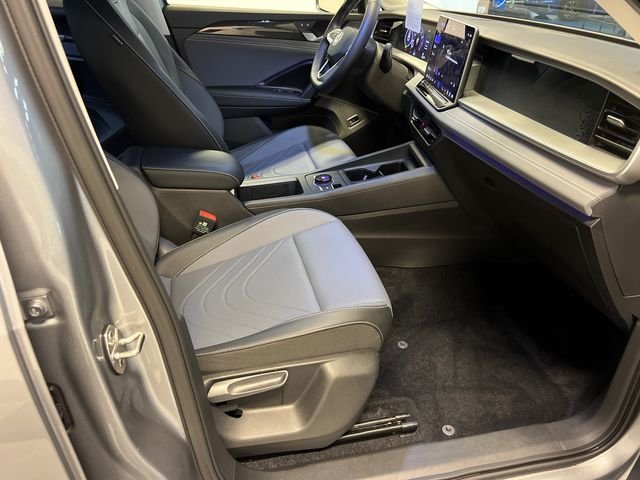 Certified Used 2025 Silver Volkswagen 2.0T SE image 11