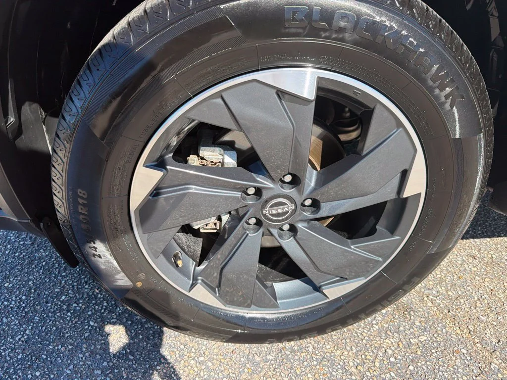 Used 2025 Gray Nissan SV image 35