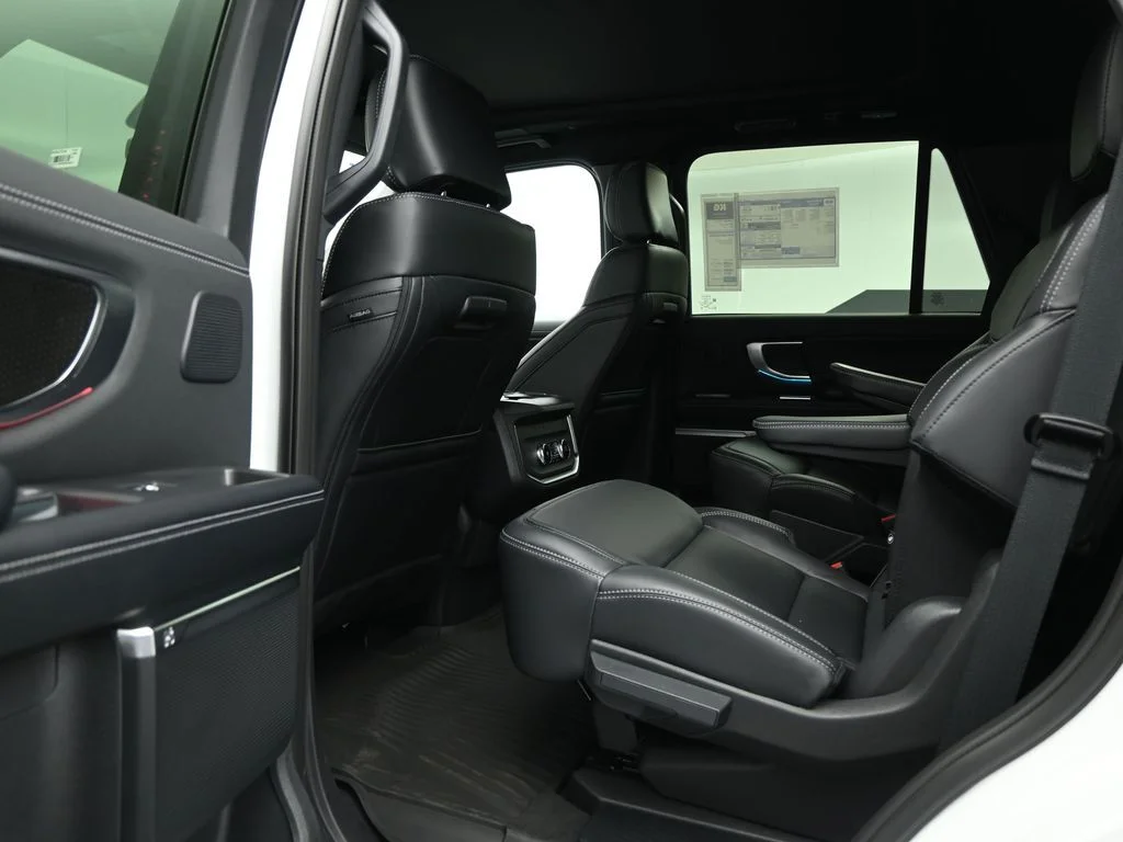 New 2025 Oxford White Ford Platinum image 18
