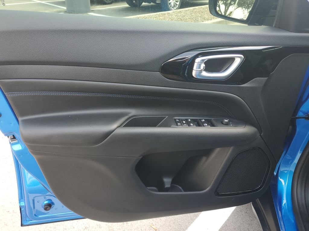 New 2026 Hydro Blue Pearlcoat Jeep Latitude image 9