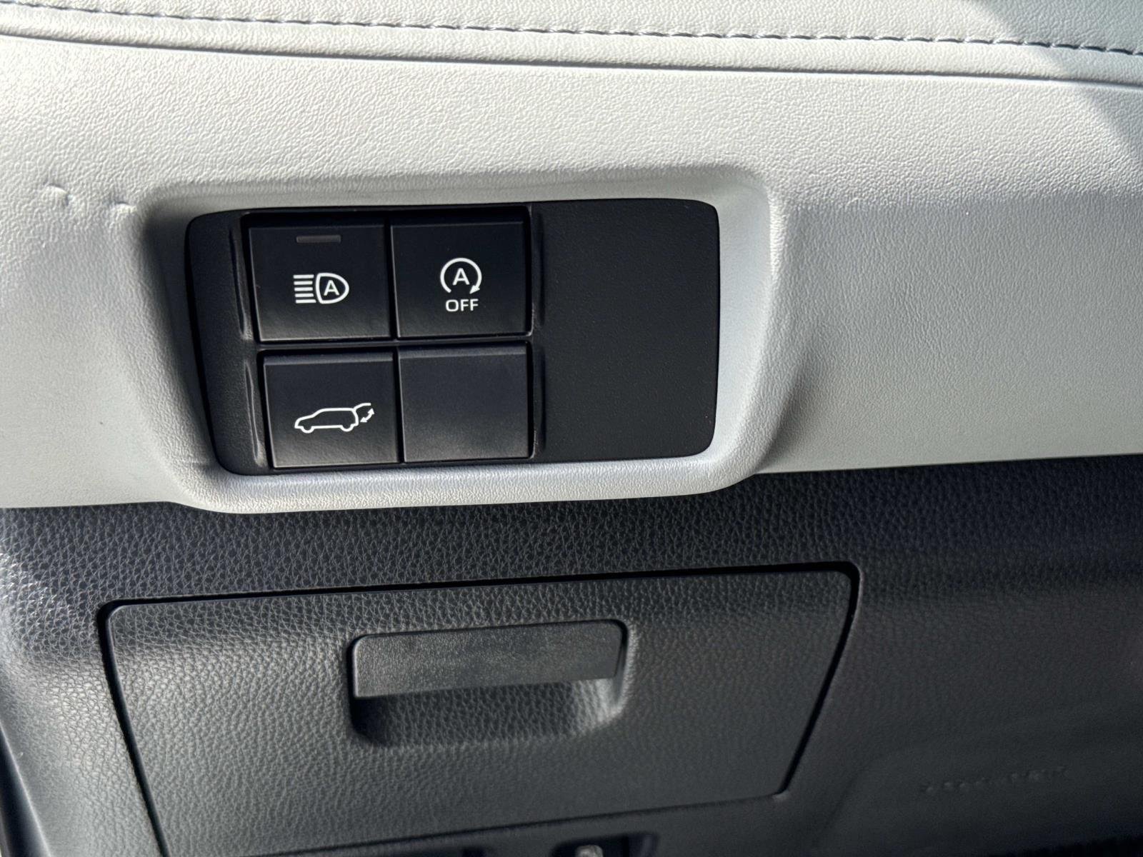 Used 2023 Wind Chill Pearl Toyota XLE image 21