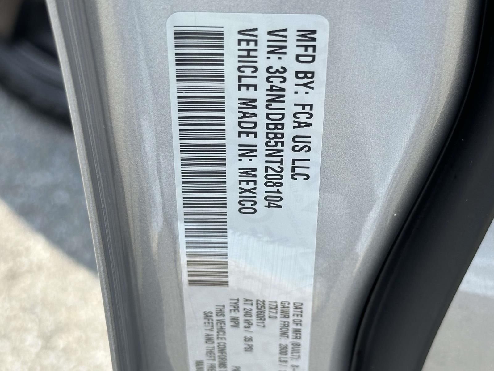 Used 2022 Silver Jeep Latitude image 28