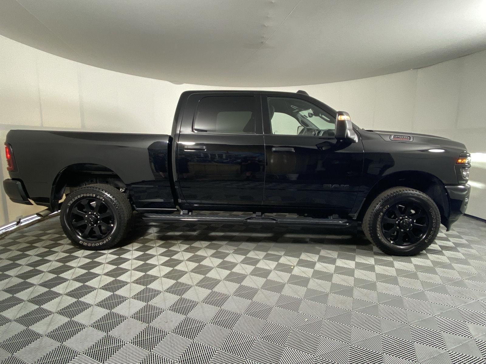 Used 2025 Diamond Black Crystal Pearlcoat Ram Big Horn image 4
