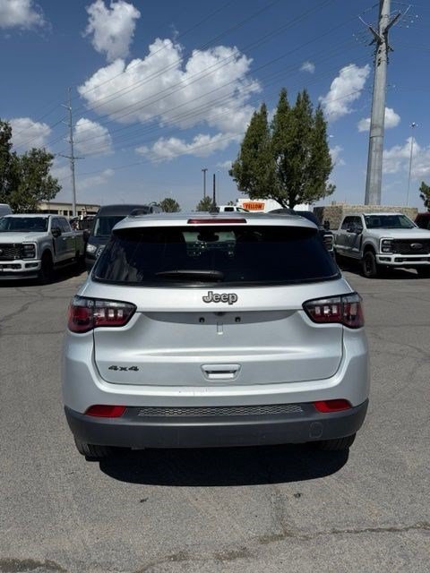 Used 2025 Silver Zynith Jeep Latitude image 5
