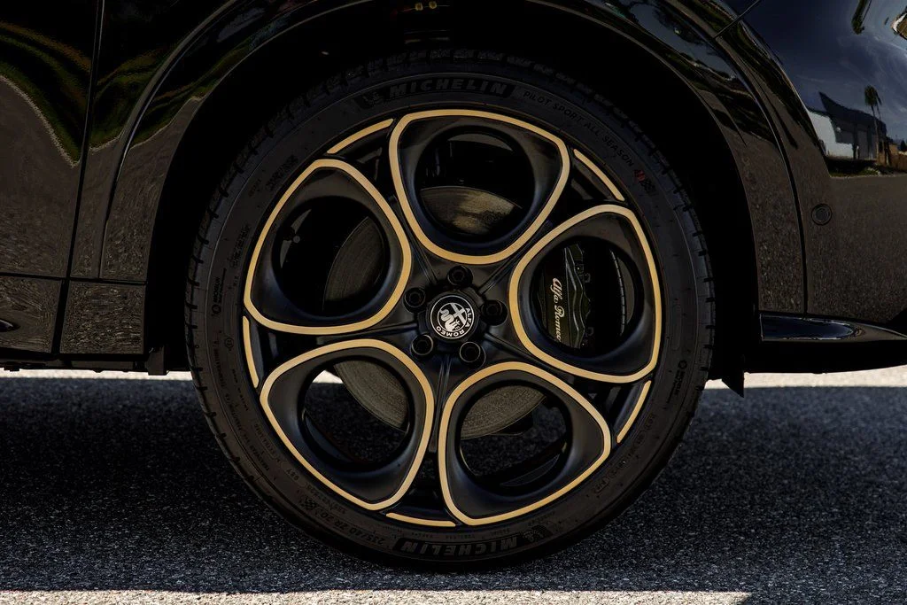 New 2025 Black Alfa Romeo Intensa image 11