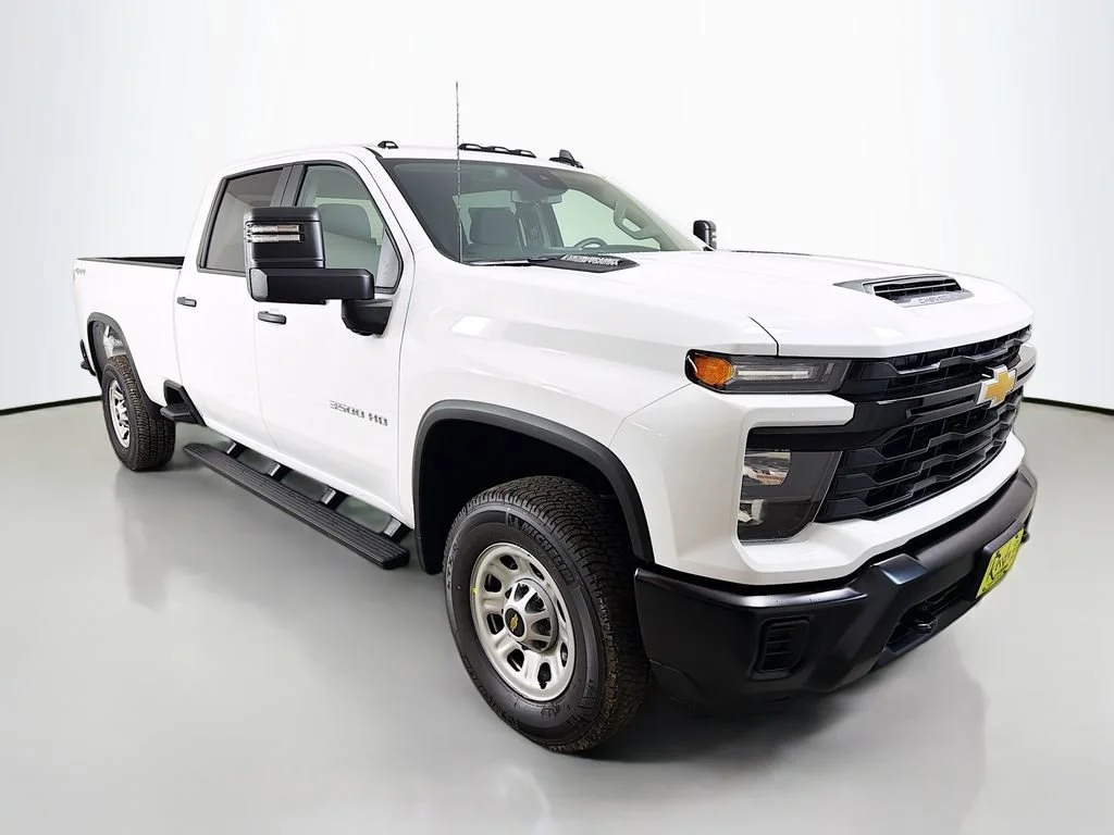 New 2026 Summit White Chevrolet WT image 3