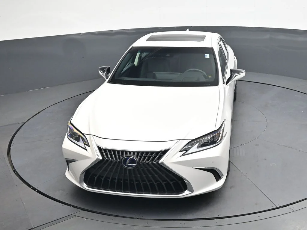 Used 2022 White Lexus 300h image 35